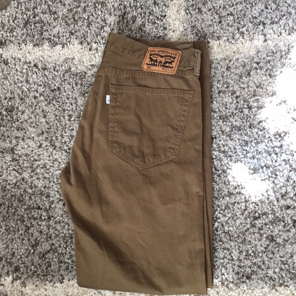 Levi Strauss 505 w36 x L32. Khaki.